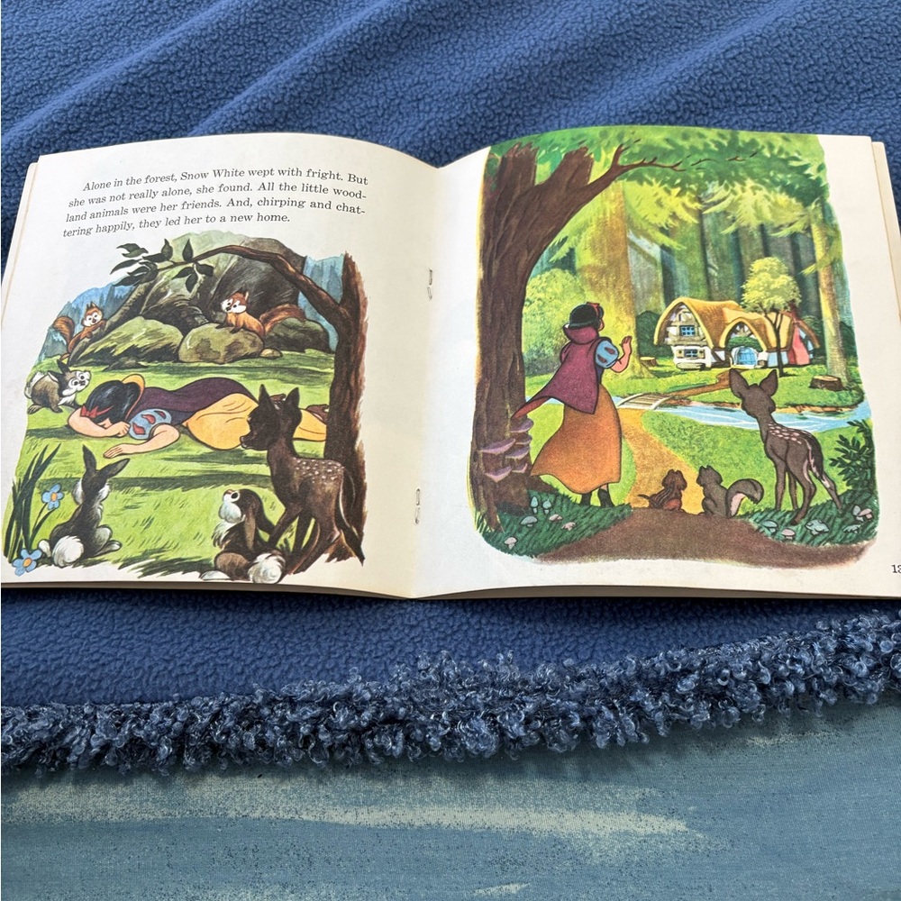 Walt Disney's Snow White Book and Cassette - Picture 6 of 7
